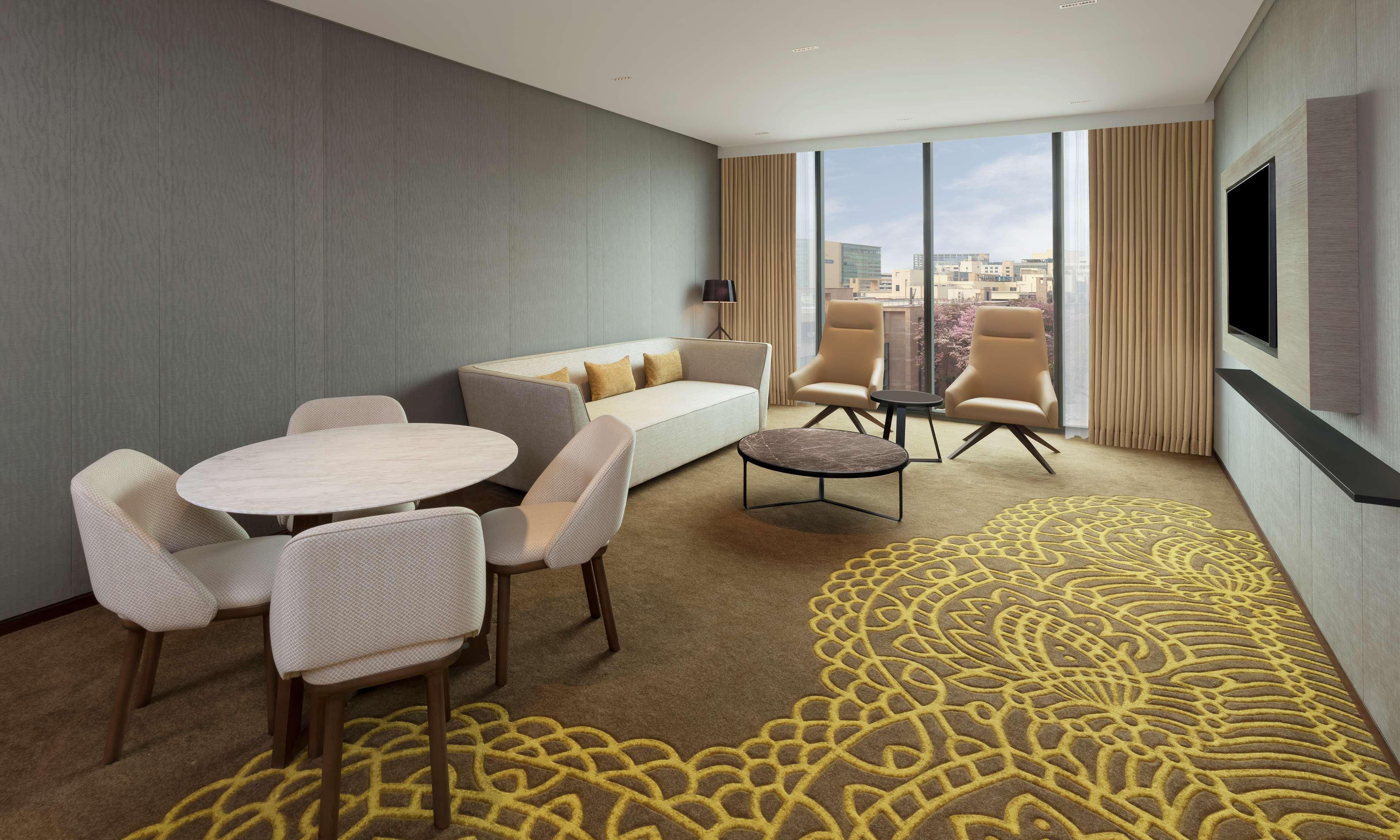 Hilton Garden Inn Bengaluru Embassy Manyata Business Park ภายนอก รูปภาพ
