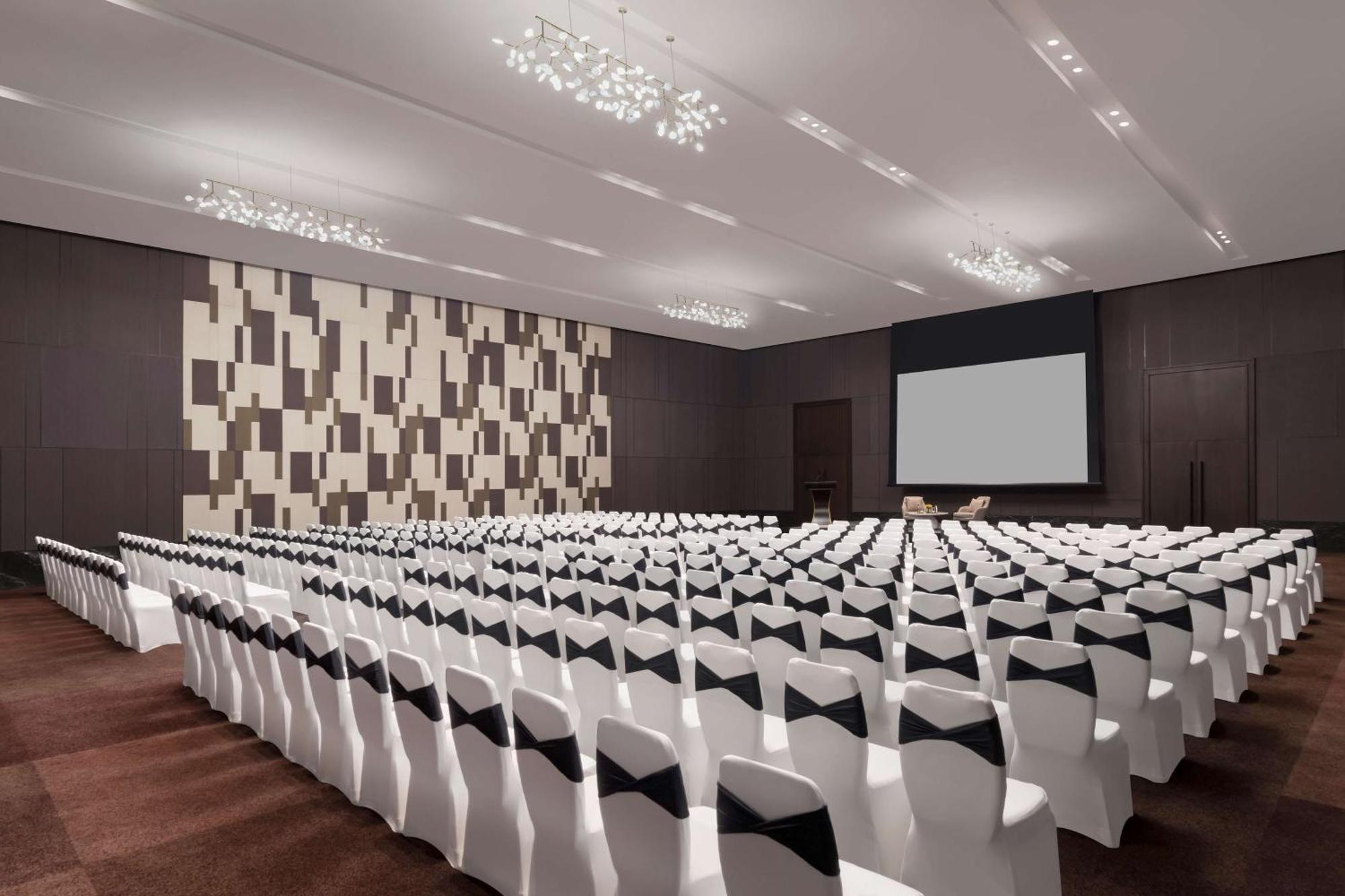Hilton Garden Inn Bengaluru Embassy Manyata Business Park ภายนอก รูปภาพ